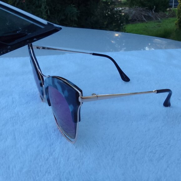 Best Offer? Bundle well-designed beautiful sunglass&1 fashion sunglass
